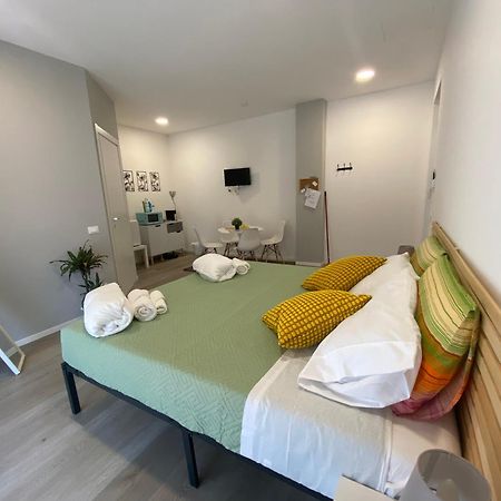 Onlyroomsrho Esterno foto